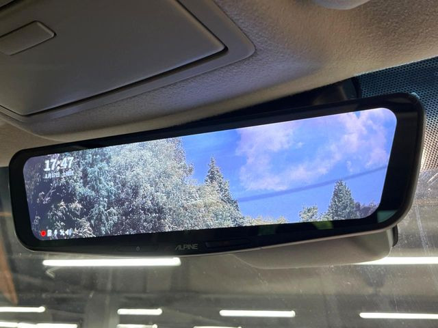 【ドライブレコーダー】安心・安全なカーライフに必須のドライブレコーダーを装備!走行中はもちろん、あおり運転や事故に遭遇した際の状況も映像で記録し、万一のリスクに備えます。