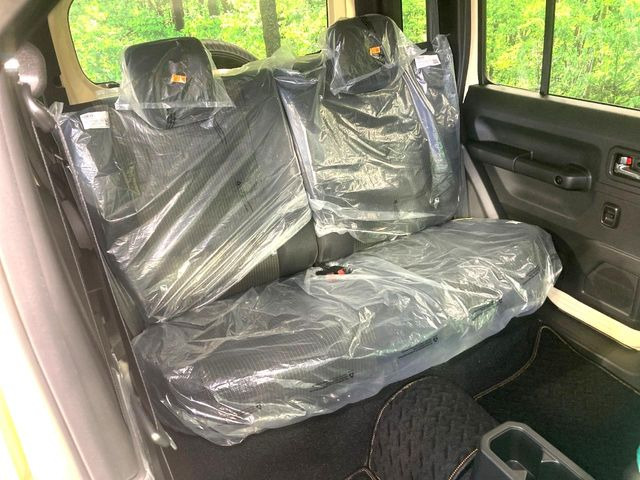 ���i���ȃI���W�i���t���A�}�b�g���I�v�V�����ɂĂ��p�ӂ��Ă���܂��B���D���ȃf�U�C����J���[�����Ԃɍ��킹�đI��ł����������Ƃ��ł��܂���