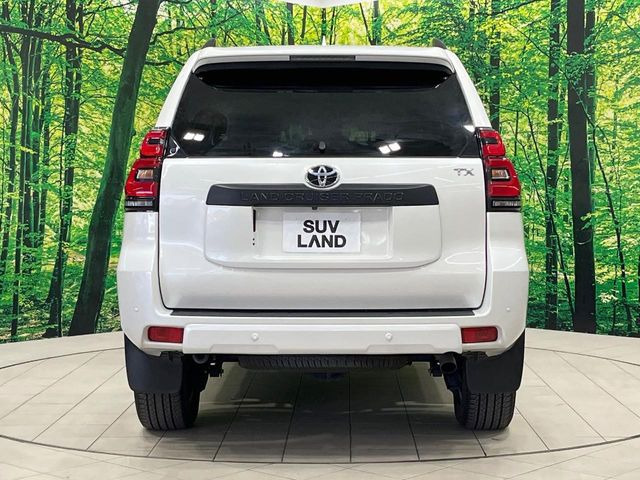 安心の最長10年・走行無制限保証(有償)をご用意。保証内容も充実はもちろん、無料点検&オイル交換や、年中無休の全国・24時間ロードサービスも付帯されておりますのでご安心下さい。