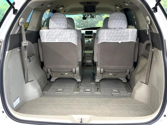 ���i�̂���������ʋ΁A���}���ɏ\���ȉ׎��X�y�[�X���m�ۂ��Ă���܂��B�Z�J���h�V�[�g��|���ƁA�傫�ȉו��̐ύڂ��\�ł���