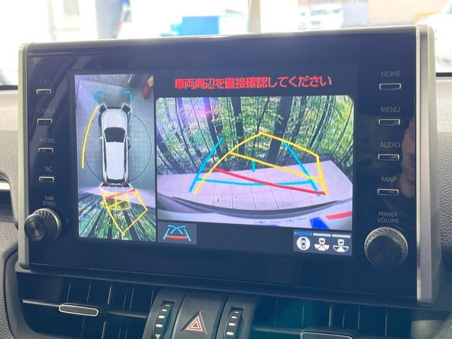 【パノラミックビューモニター】専用のカメラにより、上から見下ろしたような視点で360度クルマの周囲を確認することができます☆死角部分も確認しやすく、狭い場所での切り返しや駐車もスムーズに行えます。