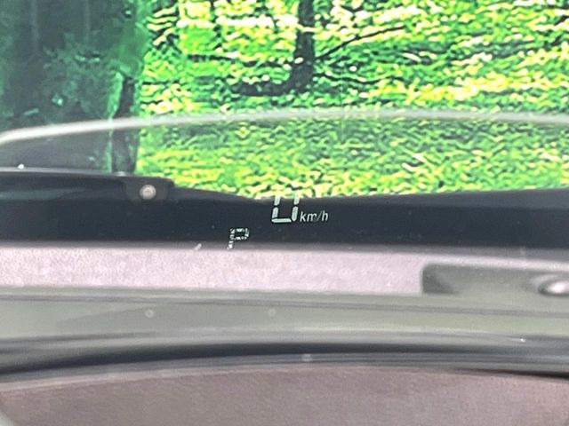 �y�w�b�h�A�b�v�f�B�X�v���C�z���݂̑��x�⑖�s�����f�W�^���\���ŉ^�]�ȑO���̃K���X�ɓ��e!�^�]���A�ڐ������炳���K�v�ȏ����m�F�ł���̂łƂ��Ă��֗��ň��S!