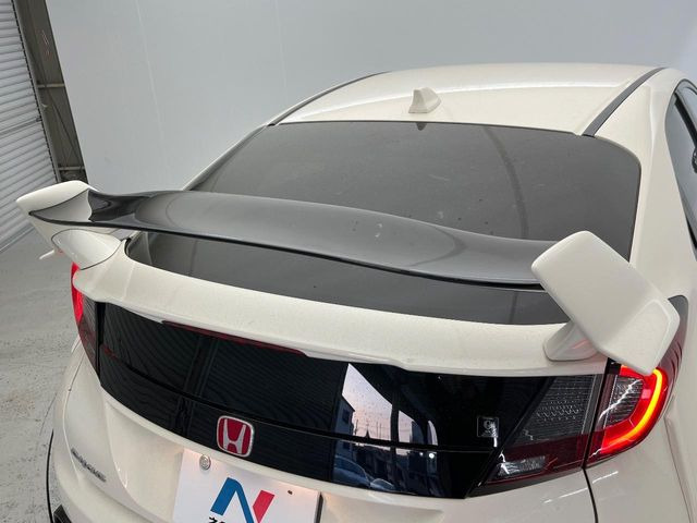 �y��^�����X�|�C���[�z�X�|�[�c�J�[�炵�����O�b�ƈ�������^�����X�|�C���[�𑕒��􍂑����s���̃X�^�r���e�B(���s���萫)����ɖ𗧂��܂��B