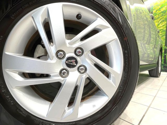 �y����16�C���`�A���~�z�C�[���z�O�ςɃ}�b�`���������A���~�z�C�[���𑕒����Ă���܂��B�e��ЊO�A���~�z�C�[����A�X�^�b�h���X�^�C�����戵�����Ă���܂��B���񂲑��k������