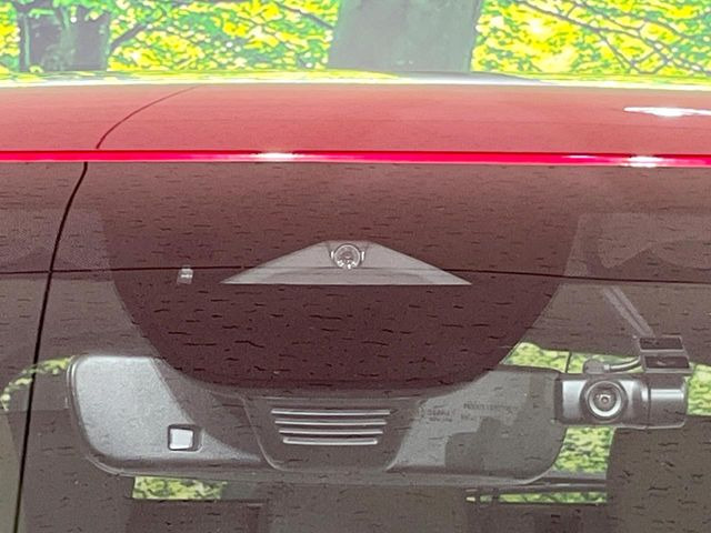 �yi-ACTIVESENSE�z���s���ɑO���̎ԗ�����F�����A�Փ˂������Ȏ��͌x��ƃu���[�L�ŏՓˉ���Ɣ�Q�y�����A�V�X�g�B�����S�Ƀh���C�u�����y���݂��������܂��B