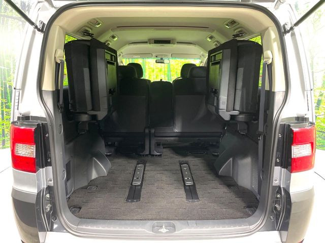 ���i�̂���������ʋ΁A���}���ɏ\���ȉ׎��X�y�[�X���m�ۂ��Ă���܂��B�Z�J���h�V�[�g��|���ƁA�傫�ȉו��̐ύڂ��\�ł���