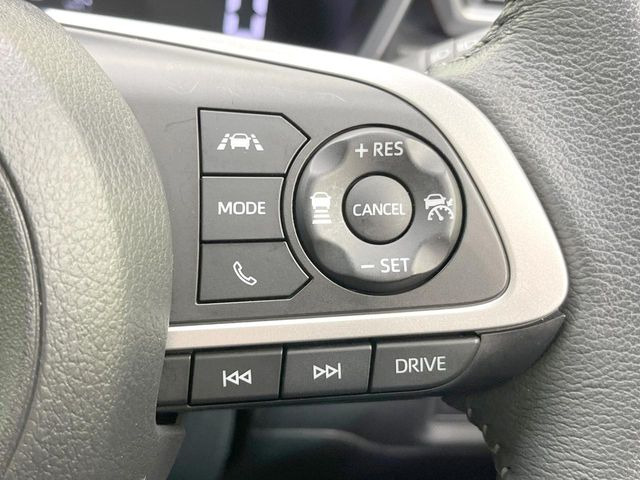 【レーダークルーズコントロール】高速道路での長距離走行が楽に!!自動で速度を保つクルーズコントロールが、衝突軽減システムと連携し、前方の車両を感知して車間を保つように速度調節してくれます!!