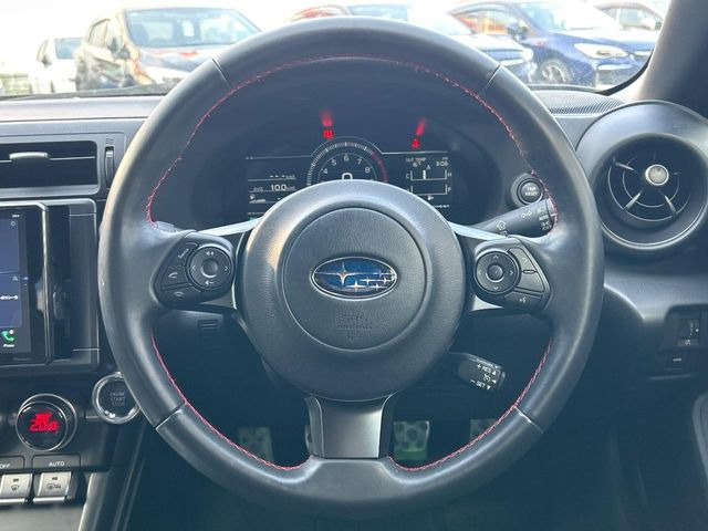 �y�����v�����X�e�A�����O�z�㎿�Ȋv���g�p���邱�ƂŁA��ɂ����������݂ƂĂ��^�]���₷���n���h���ł���