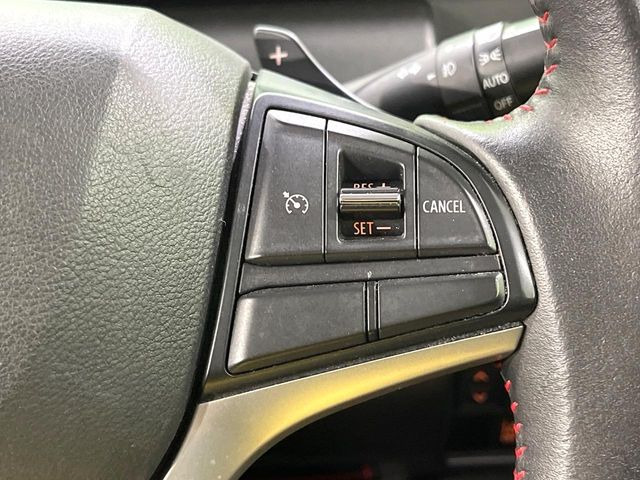 �y�N���[�Y�R���g���[���z�������H�����N���N���s�B�A�N�Z���𗣂��Ă���葬�x�ő��s���ł��A�������^�]���̕��S���y��!�����E�������ȒP�ȃX�C�b�`����Œ����ł��܂��B