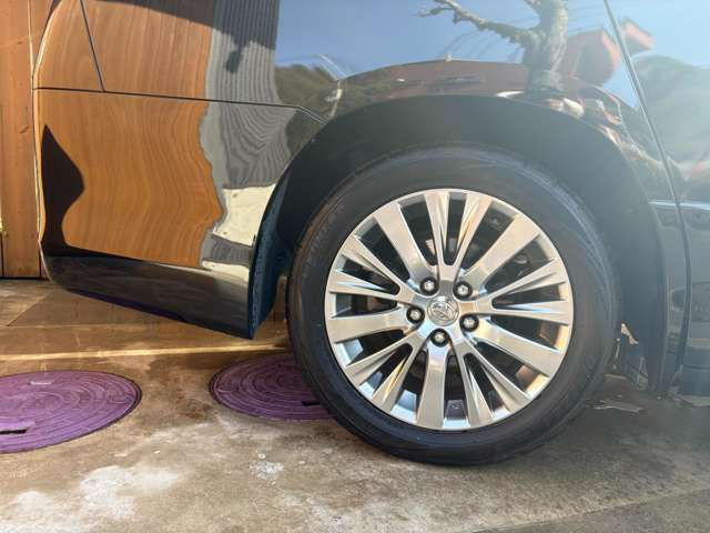 ����AW18�C���`(�O��^�C���T�C�Y235/50R18)