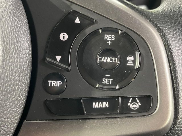 �y�z���_�Z���V���O�z���s���ɑO���̎ԗ�����F�����A�Փ˂������Ȏ��͌x��ƃu���[�L�ŏՓˉ���Ɣ�Q�y�����A�V�X�g�B�����S�Ƀh���C�u�����y���݂��������܂��B