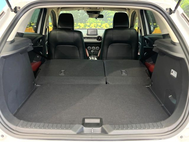 ���i�̂���������ʋ΁A���}���ɏ\���ȉ׎��X�y�[�X���m�ۂ��Ă���܂��B�Z�J���h�V�[�g��|���ƁA�傫�ȉו��̐ύڂ��\�ł���