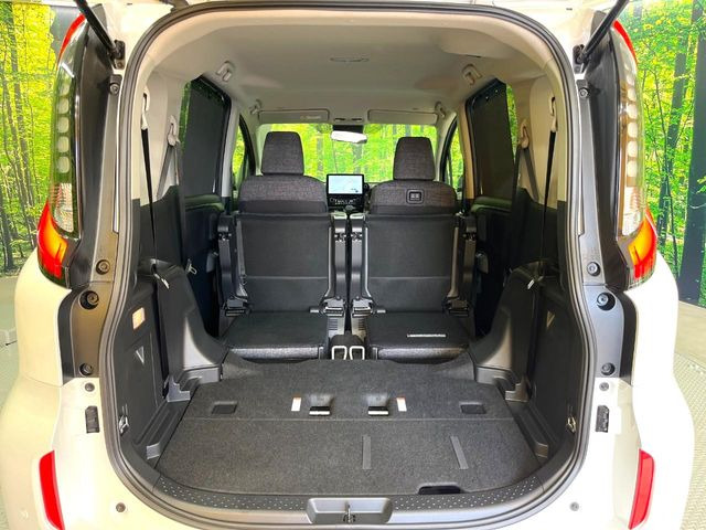 ���i�̂���������ʋ΁A���}���ɏ\���ȉ׎��X�y�[�X���m�ۂ��Ă���܂��B�Z�J���h�V�[�g��|���ƁA�傫�ȉו��̐ύڂ��\�ł���