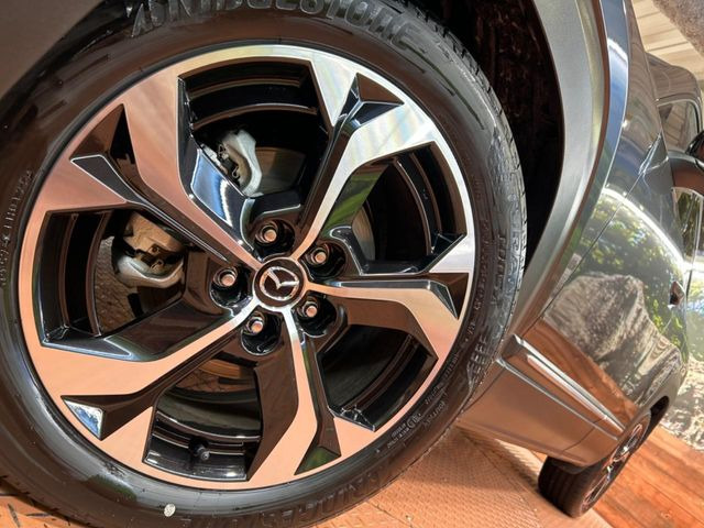 �y����18�C���`�A���~�z�C�[���z�O�ςɃ}�b�`���������A���~�z�C�[���𑕒����Ă���܂��B�e��ЊO�A���~�z�C�[����A�X�^�b�h���X�^�C�����戵�����Ă���܂��B���񂲑��k����������