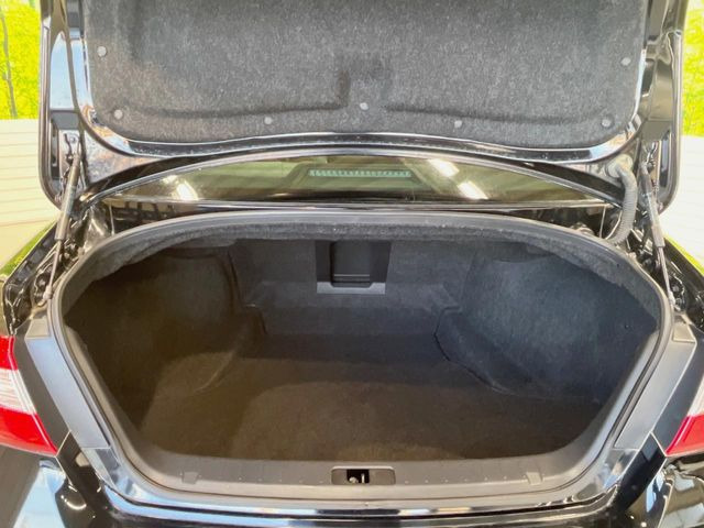 �g�����N�X�y�[�X�̓Z�_���̒��ł��[���ȍL�������˔����Ă��܂��B