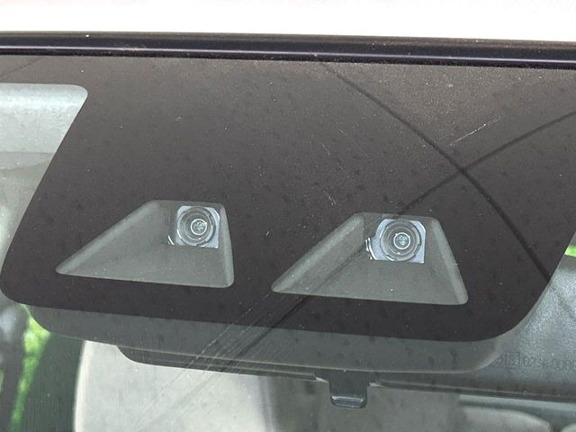 �y�X�}�[�g�A�V�X�g�z���s���ɑO���̎ԗ�����F�����A�Փ˂������Ȏ��͌x��ƃu���[�L�ŏՓˉ���Ɣ�Q�y�����A�V�X�g�B�����S�Ƀh���C�u�����y���݂��������܂��B