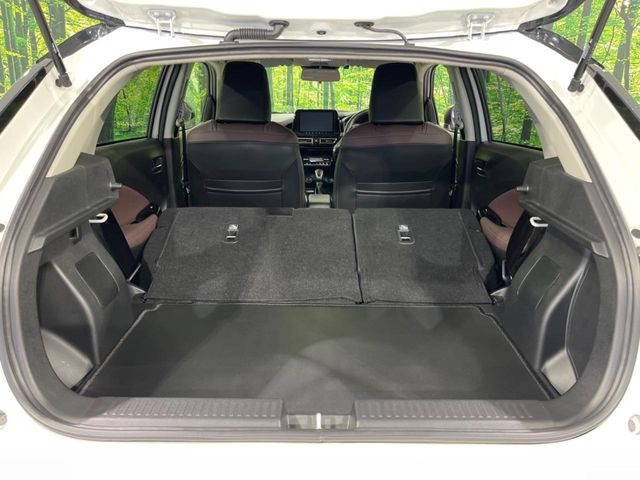 ���i�̂���������ʋ΁A���}���ɏ\���ȉ׎��X�y�[�X���m�ۂ��Ă���܂��B�Z�J���h�V�[�g��|���ƁA�傫�ȉו��̐ύڂ��\�ł���