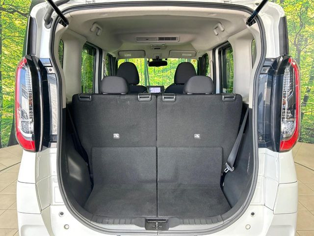 ���i�̂���������ʋ΁A���}���ɏ\���ȉ׎��X�y�[�X���m�ۂ��Ă���܂��B�Z�J���h�V�[�g��|���ƁA�傫�ȉו��̐ύڂ��\�ł���