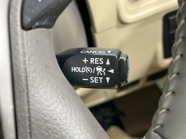 【レーダークルーズコントロール】高速道路での長距離走行が楽に!!自動で速度を保つクルーズコントロールが、衝突軽減システムと連携し、前方の車両を感知して車間を保つように速度調節してくれます!!