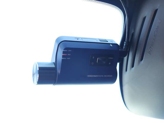 �h�C�c�̃{���{���`���[�j���O���[�J�[HEICO SPORTIV�̐��K�̔��X���t���ƈ��m���ɂ�HEICO SPORTIV�v���~�A���p�[�g�i�[KANTO / TOKAI�Ƃ��ĉ^�c�����Ă��܂��B