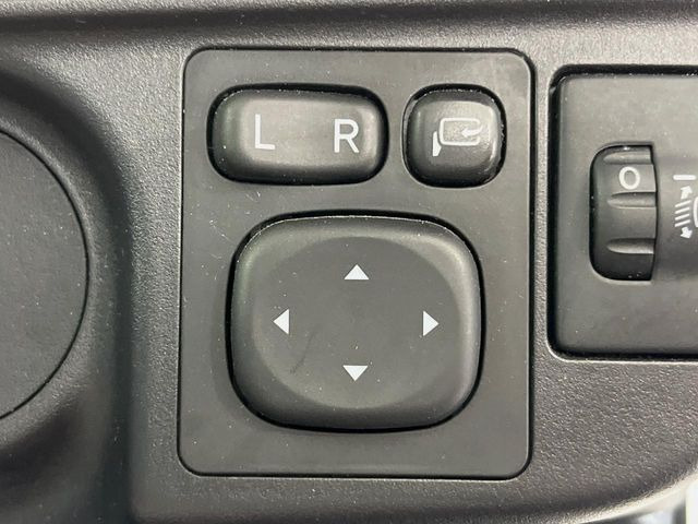 �y�d���i�[�~���[�z�T�C�h�~���[�͓d���i�[���ƂȂ��Ă���A�������ԏ�ł��L�Y�������X�N��}�����܂��B