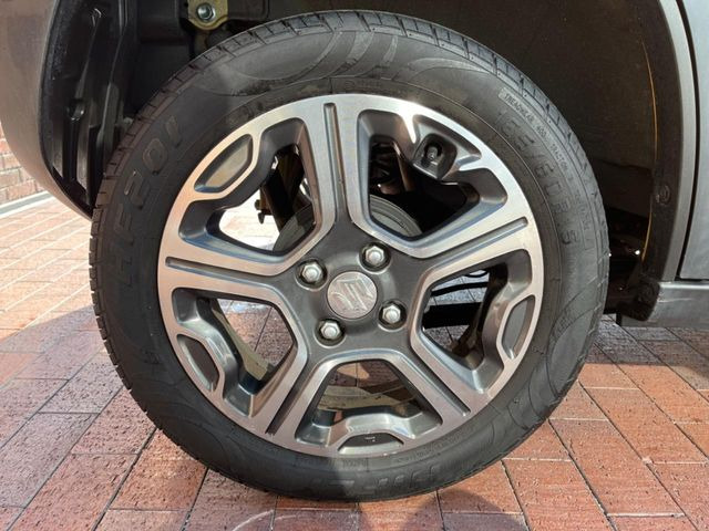 �y����15�C���`�A���~�z�C�[���z�O�ςɃ}�b�`���������A���~�z�C�[���𑕒����Ă���܂��B�e��ЊO�A���~�z�C�[����A�X�^�b�h���X�^�C�����戵�����Ă���܂��B���񂲑��k����������