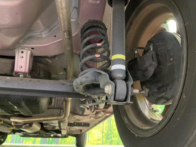 お車を安心してお乗りいただく為には、足回りの定期点検が欠かせません。サービスサポート(有償保証)では無料点検もご提供しており、安心のカーライフをお過ごしいただけるサポート体制が整っています。