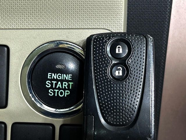 �y�L�[�t���[�V�X�e���z�J�o����|�P�b�g�ɓ��ꂽ�܂܂ł��h�A�̎{���E�������\�ȃX�}�[�g�L�[�𑕔��B�G���W���̃I���E�I�t�����J�M�����o���K�v����������Ƃ��Ă��֗��ł���