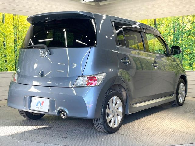 ��D�]�𒸂��Ă���܂��{�f�B�̒e�X�v���b�V���R�[�g���D�]��t���B�ʏ�̃K���X�R�[�g�ƈقȂ�A�ϋv�N��6�N�̖��@���K���X�R�[�e�B���O���A�{�f�B���L���C�ȏ�Ԃɕۂ��Ă���܂��B