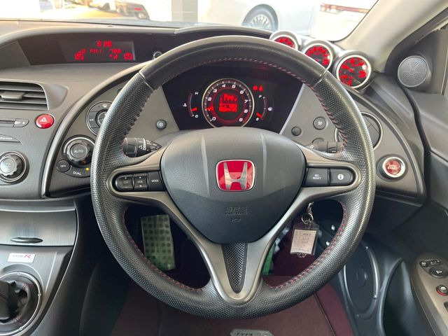 �y�����v�����X�e�A�����O�z�㎿�Ȋv���g�p���邱�ƂŁA��ɂ����������݂ƂĂ��^�]���₷���n���h���ł���