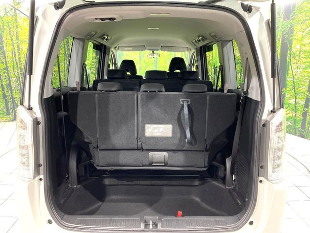 ���i�̂���������ʋ΁A���}���ɏ\���ȉ׎��X�y�[�X���m�ۂ��Ă���܂��B�Z�J���h�V�[�g��|���ƁA�傫�ȉו��̐ύڂ��\�ł���