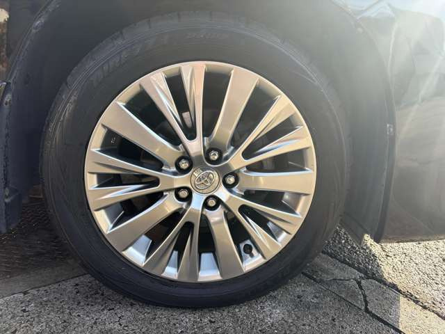 ����AW18�C���`(�O��^�C���T�C�Y235/50R18)