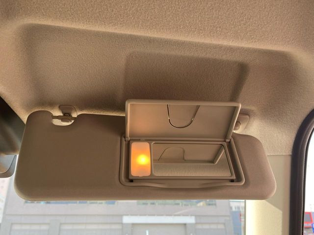 �y�o�j�e�B�~���[�z�T���o�C�U�[���ɐݒu���ꂽ�~���[�Őg�����Ȃ݃`�F�b�N!������Ƃ������C�N�����ɂ����􂵂܂���