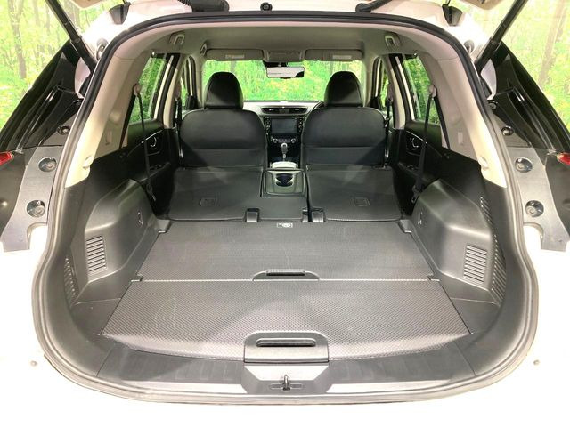 ���i�̂���������ʋ΁A���}���ɏ\���ȉ׎��X�y�[�X���m�ۂ��Ă���܂��B�Z�J���h�V�[�g��|���ƁA�傫�ȉו��̐ύڂ��\�ł���