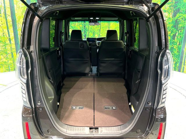 ���i�̂���������ʋ΁A���}���ɏ\���ȉ׎��X�y�[�X���m�ۂ��Ă���܂��B�Z�J���h�V�[�g��|���ƁA�傫�ȉו��̐ύڂ��\�ł���