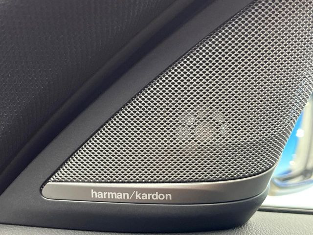 ��harman/kardon�T�E���h�V�X�e��:�I�[�f�B�I��僁�[�J�[����|����v���~�A���X�s�[�J�[�𑕔��B�����̃X�s�[�J�[����A���̗������܂ŕ����鍂�i���ȉ��y�����y���݂��������܂��B