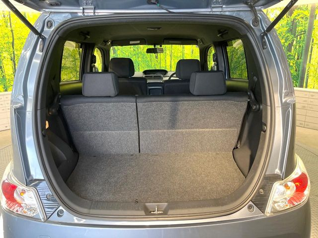 ���i�̂���������ʋ΁A���}���ɏ\���ȉ׎��X�y�[�X���m�ۂ��Ă���܂��B�Z�J���h�V�[�g��|���ƁA�傫�ȉו��̐ύڂ��\�ł���