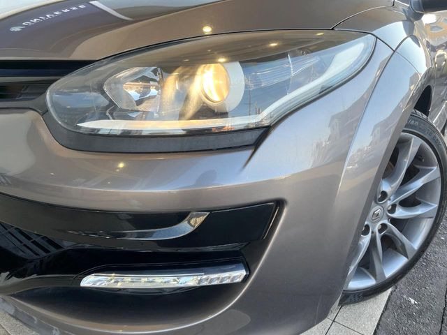 ���w�b�h���C�g:�w�b�h���C�g�͉��΂݂����Ȃ��A�Y��ȏ�Ԃ�ۂ��Ă���܂��B���΂ݖh�~�̃����Y�R�[�e�B���O�̎{�H���\�ł������܂��B