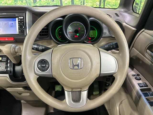 �y�X�e�A�����O�X�C�b�`�z�^�]���A�O������ڐ������炷���ƂȂ��A�I�[�f�B�I���̑��삪�\�ȕ֗��@�\!���S&���K�ȃh���C�u�����o���Ă���܂���