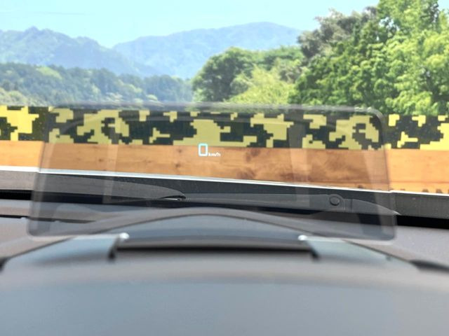 �y�w�b�h�A�b�v�f�B�X�v���C�z���݂̑��x�⑖�s�����f�W�^���\���ŉ^�]�ȑO���̃K���X�ɓ��e!�^�]���A�ڐ������炳���K�v�ȏ����m�F�ł���̂łƂ��Ă��֗��ň��S!