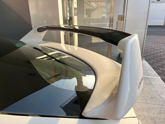 �y������^�����X�|�C���[�z�X�|�[�c�J�[�炵�����O�b�ƈ�������^�����X�|�C���[�𑕒��􍂑����s���̃X�^�r���e�B(���s���萫)����ɖ𗧂��܂��B