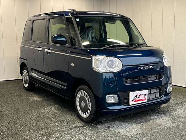 ���ʎԂ́u�T�[�r�X�J�[�G���Y �{�X�v�A�y�����Ԃ́u�T�[�r�X�J�[�G���Y �����X�v���炨�T�������܂��B