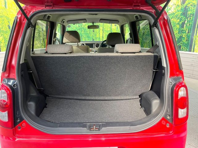 ���i�̂���������ʋ΁A���}���ɏ\���ȉ׎��X�y�[�X���m�ۂ��Ă���܂��B�Z�J���h�V�[�g��|���ƁA�傫�ȉו��̐ύڂ��\�ł���