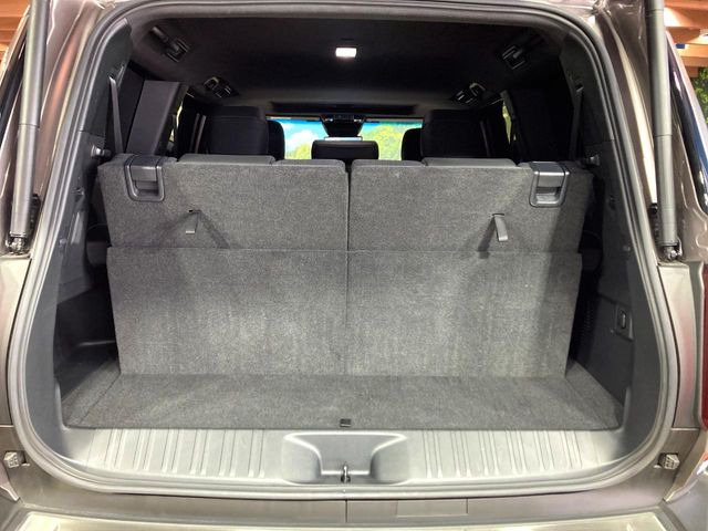 ���i�̂���������ʋ΁A���}���ɏ\���ȉ׎��X�y�[�X���m�ۂ��Ă���܂��B�Z�J���h�V�[�g��|���ƁA�傫�ȉו��̐ύڂ��\�ł���