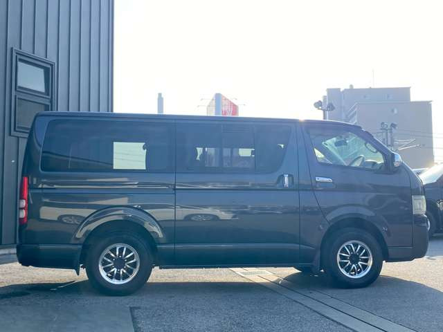 �݌Ɏԗ��Ɋւ��Ă͂��q�l�ɂ��ǂ����̂����񋟂���ׂɕi���ɍS���Ďd������s���Ă���܂��B�e���Ԃ̏�Ԃ͂��ꂼ��ł��̂ł����k���ɓ��X�X�^�b�t�������������Ē����܂��̂ł����S���������܂��B