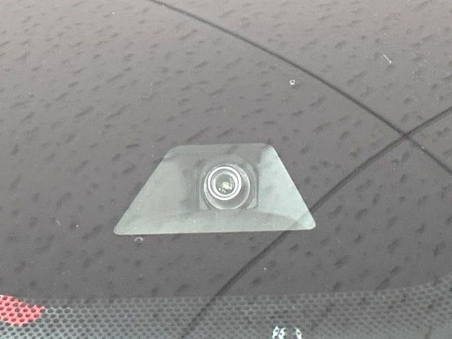 �y�C���e���W�F���g�G�}�[�W�F���V�[�u���[�L�z�t�����g�J�����őO���̎ԗ�����s�҂����m�B�Փ˂������Ȏ��͏Փ˔�Q�y���u���[�L���쓮�A�Փˉ�����T�|�[�g�B�����S�Ƀh���C�u�����y���݂��������܂��B