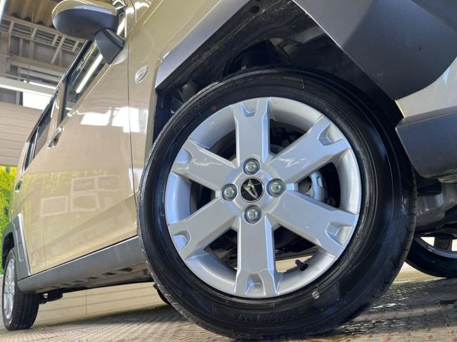 �y����15�C���`�A���~�z�C�[���z�O�ςɃ}�b�`���������A���~�z�C�[���𑕒����Ă���܂��B�e��ЊO�A���~�z�C�[����A�X�^�b�h���X�^�C�����戵�����Ă���܂��B���񂲑��k����������