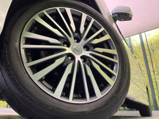 �y����18�C���`�A���~�z�C�[���z�O�ςɃ}�b�`���������A���~�z�C�[���𑕒����Ă���܂��B�e��ЊO�A���~�z�C�[����A�X�^�b�h���X�^�C�����戵�����Ă���܂��B���񂲑��k����������