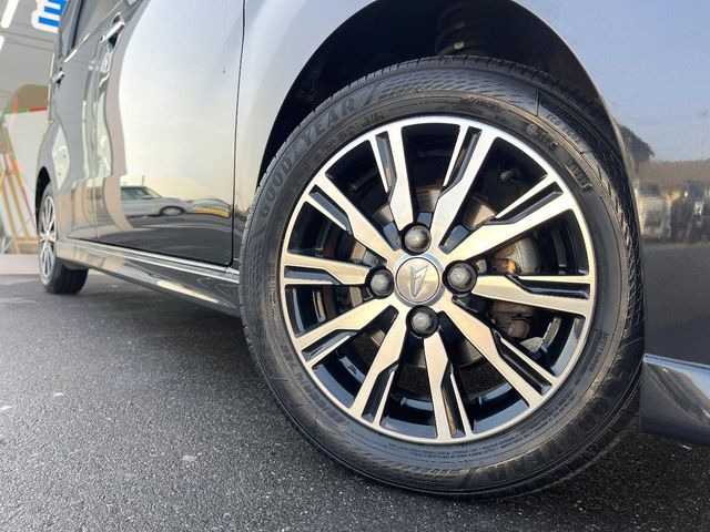 �y�����A���~�z�C�[���z�O�ςɃ}�b�`���������A���~�z�C�[���𑕒����Ă���܂��B�e��ЊO�A���~�z�C�[����A�X�^�b�h���X�^�C�����戵�����Ă���܂��B���񂲑��k����������