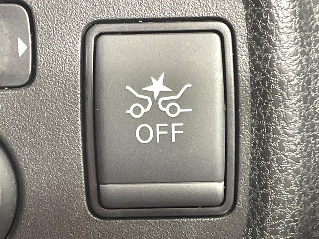 �y�G�}�[�W�F���V�[�u���[�L�z���s���ɑO���̎ԗ�����F�����A�Փ˂������Ȏ��͌x��ƃu���[�L�ŏՓˉ���Ɣ�Q�y�����A�V�X�g�B�����S�Ƀh���C�u�����y���݂��������܂��B